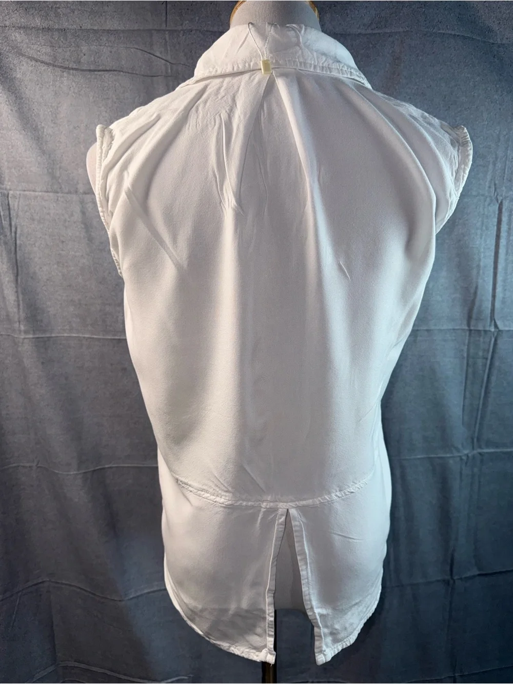 1358-Sim & Sam Sleeveless White Button-Front Shirt with Chest Pockets